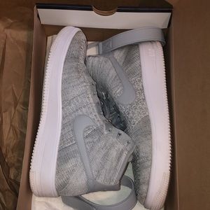 NIKE AIR FORCE 1 MID GREY FLYNIT(GREY)